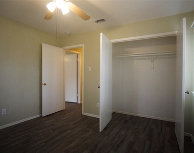 12725 Dakota Ln - Photo Thumbnail 15