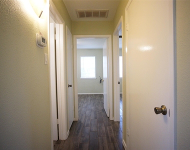 12725 Dakota Ln - Photo Thumbnail 7