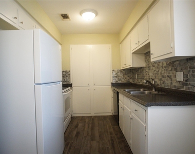 12725 Dakota Ln - Photo Thumbnail 6