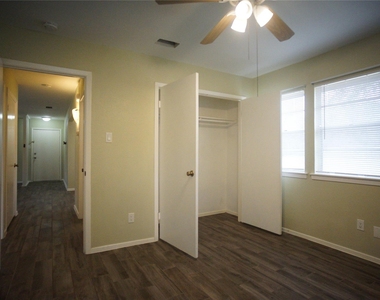 12725 Dakota Ln - Photo Thumbnail 14