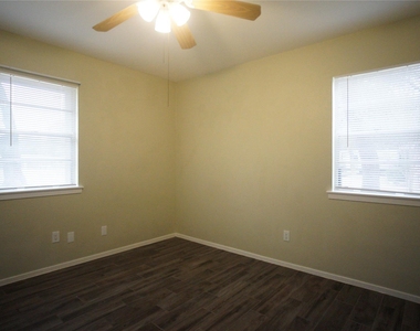 12725 Dakota Ln - Photo Thumbnail 16