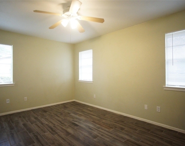 12725 Dakota Ln - Photo Thumbnail 12