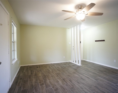 12725 Dakota Ln - Photo Thumbnail 2