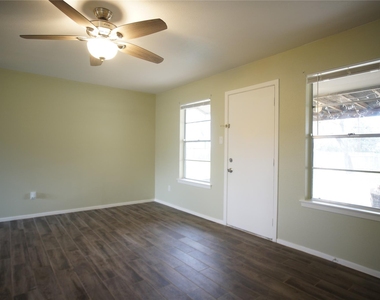 12725 Dakota Ln - Photo Thumbnail 1