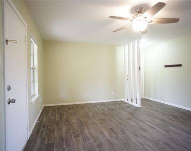 12725 Dakota Ln - Photo Thumbnail 3