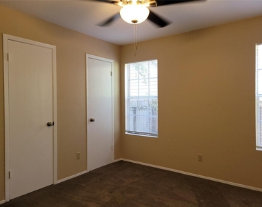 8802 Piney Point Dr - Photo Thumbnail 3