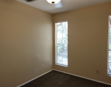 8802 Piney Point Dr - Photo Thumbnail 9