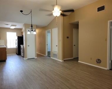 8802 Piney Point Dr - Photo Thumbnail 8