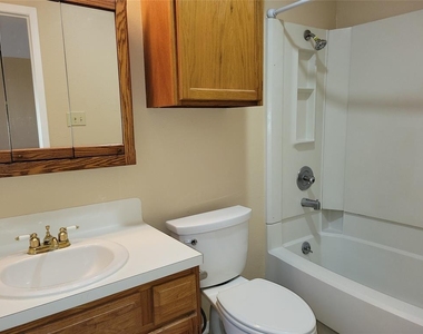 8802 Piney Point Dr - Photo Thumbnail 2