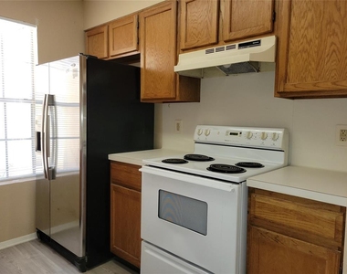 8802 Piney Point Dr - Photo Thumbnail 7