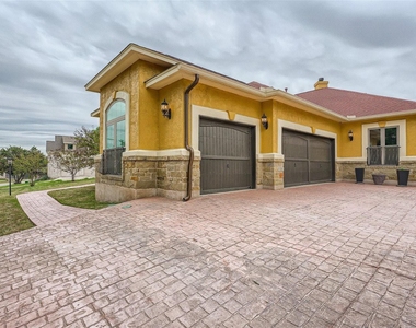 15207 Nightingale Ln - Photo Thumbnail 4