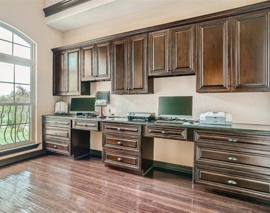15207 Nightingale Ln - Photo Thumbnail 8