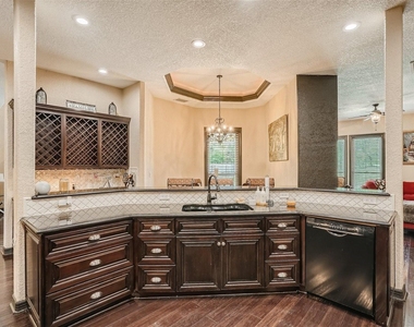 15207 Nightingale Ln - Photo Thumbnail 10