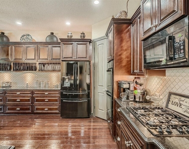 15207 Nightingale Ln - Photo Thumbnail 9