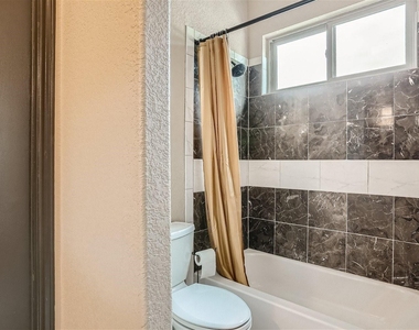 15207 Nightingale Ln - Photo Thumbnail 20