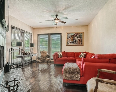 15207 Nightingale Ln - Photo Thumbnail 12