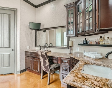 15207 Nightingale Ln - Photo Thumbnail 16