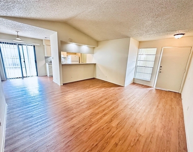 12504 Tree Line Dr - Photo Thumbnail 3