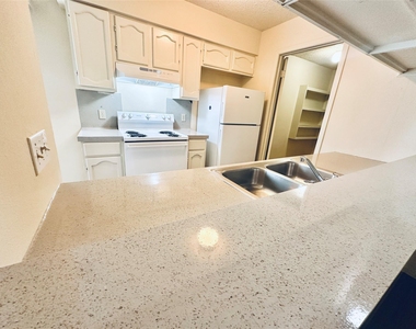 12504 Tree Line Dr - Photo Thumbnail 5