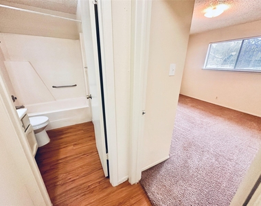 12504 Tree Line Dr - Photo Thumbnail 18