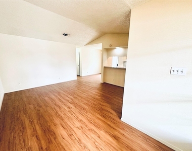 12504 Tree Line Dr - Photo Thumbnail 2