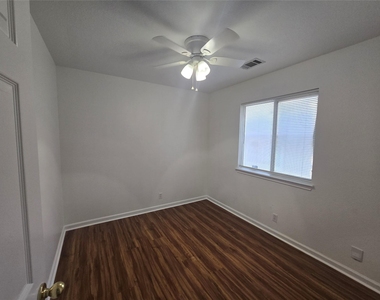 103 Hummingbird Ct - Photo Thumbnail 6