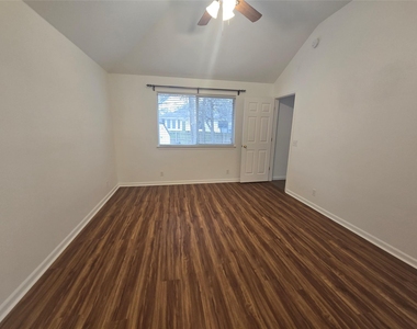 103 Hummingbird Ct - Photo Thumbnail 16