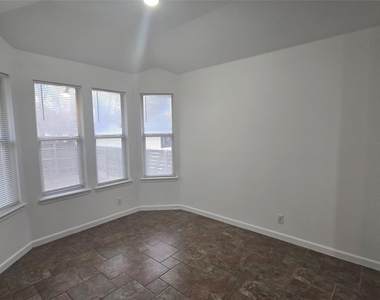 103 Hummingbird Ct - Photo Thumbnail 11