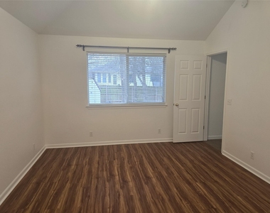 103 Hummingbird Ct - Photo Thumbnail 15