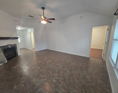 103 Hummingbird Ct - Photo Thumbnail 5
