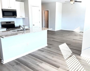 11071 Suria Drive Se - Photo Thumbnail 2