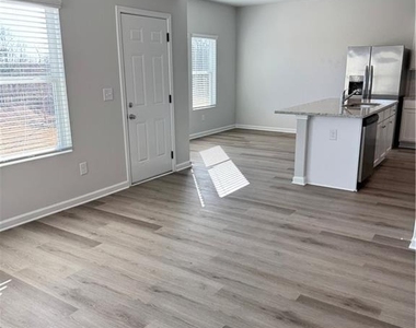 11071 Suria Drive Se - Photo Thumbnail 5