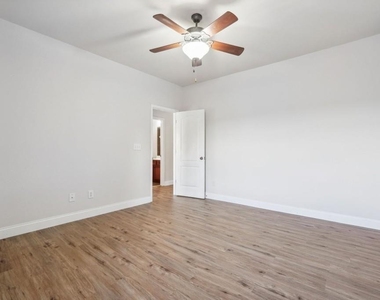3808 Fairhill Point - Photo Thumbnail 27