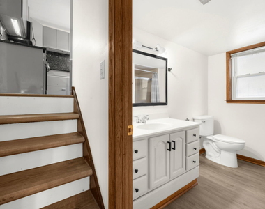 7218 W 110th Place - Photo Thumbnail 4