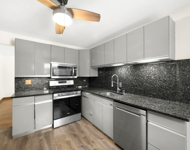 7218 W 110th Place - Photo Thumbnail 3