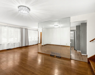 7218 W 110th Place - Photo Thumbnail 2