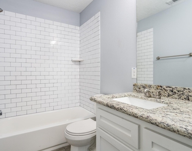 207 N Poplar Street - Photo Thumbnail 13