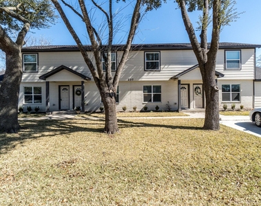 207 N Poplar Street - Photo Thumbnail 18