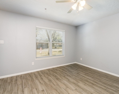 207 N Poplar Street - Photo Thumbnail 11