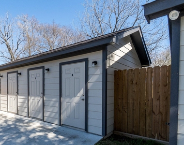 207 N Poplar Street - Photo Thumbnail 19
