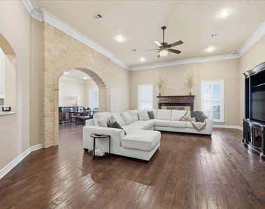 6470 Claybourn Drive Drive - Photo Thumbnail 3