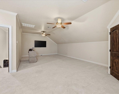 6470 Claybourn Drive Drive - Photo Thumbnail 13
