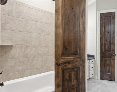 6470 Claybourn Drive Drive - Photo Thumbnail 18