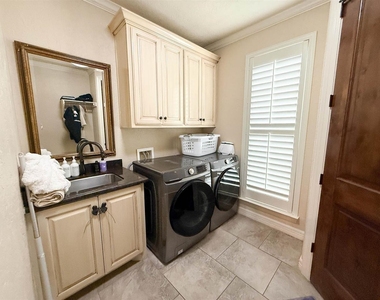 6470 Claybourn Drive Drive - Photo Thumbnail 9