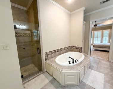 6470 Claybourn Drive Drive - Photo Thumbnail 15