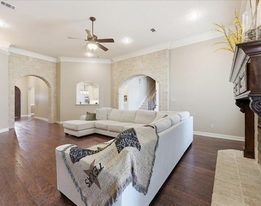 6470 Claybourn Drive Drive - Photo Thumbnail 4