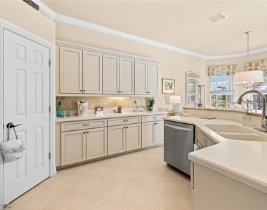 6737 Bent Grass Drive - Photo Thumbnail 9