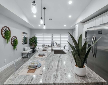 3911 Nw 40th Lane - Photo Thumbnail 8