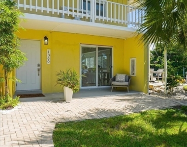 1360 Chesapeake Avenue - Photo Thumbnail 37
