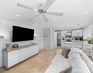 1360 Chesapeake Avenue - Photo Thumbnail 11